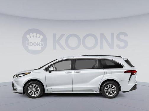 2025 Toyota Sienna XLE 7 Passenger