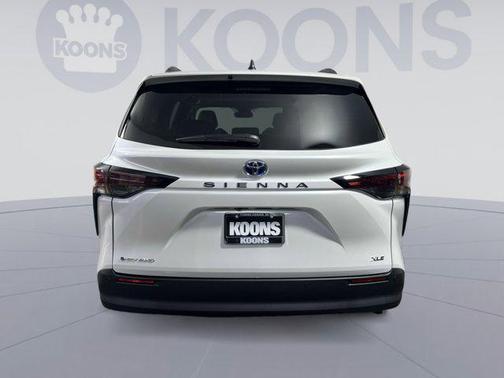 2025 Toyota Sienna XLE