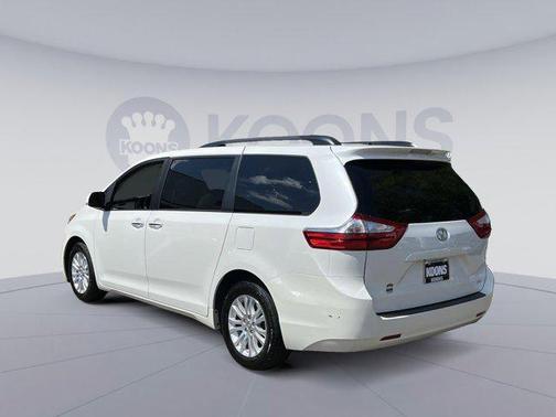 2017 Toyota Sienna XLE