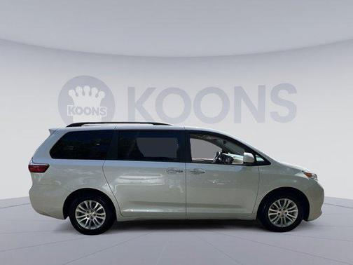 2017 Toyota Sienna XLE