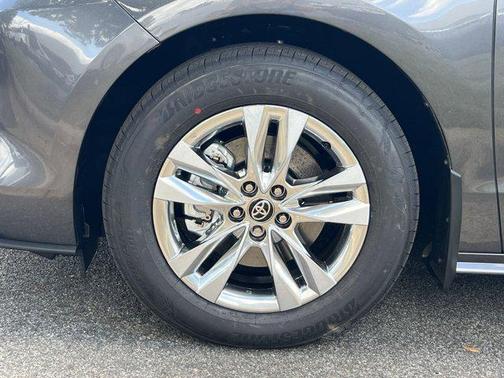 2025 Toyota Sienna XLE 7 Passenger
