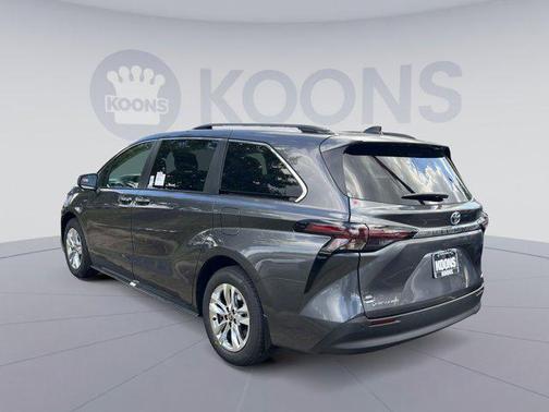 2025 Toyota Sienna XLE 7 Passenger