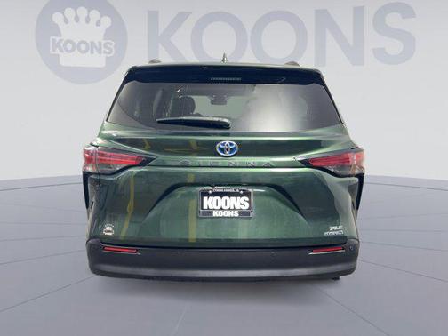 2021 Toyota Sienna XLE 8 Passenger