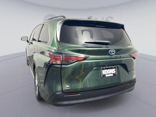 2021 Toyota Sienna XLE 8 Passenger