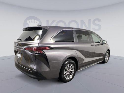 2021 Toyota Sienna LE