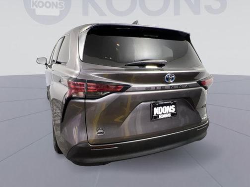 2021 Toyota Sienna LE