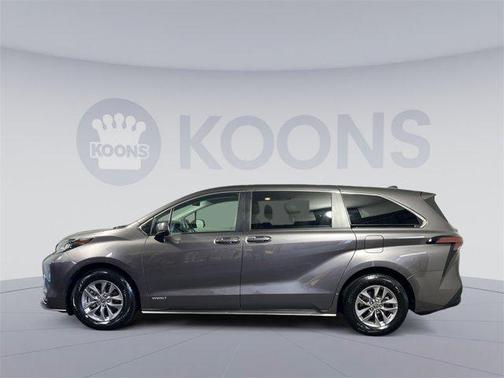 2021 Toyota Sienna LE