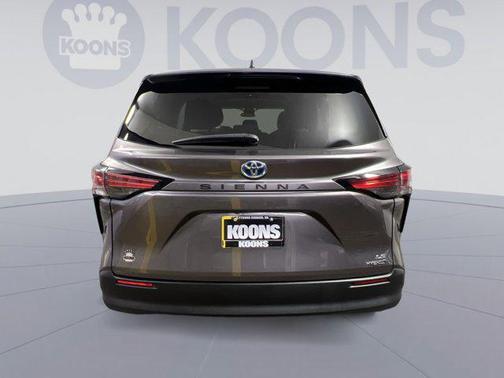 2021 Toyota Sienna LE