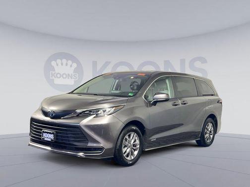2021 Toyota Sienna LE