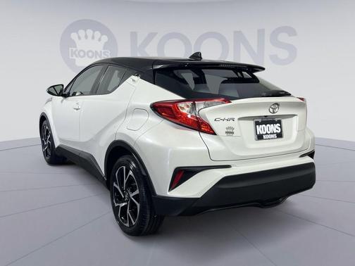 Blizzard Pearl w/Black Roof 2019 Toyota C-HR XLE