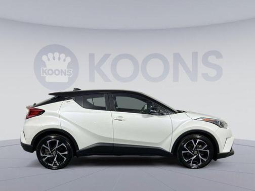 Blizzard Pearl w/Black Roof 2019 Toyota C-HR XLE