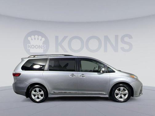2018 Toyota Sienna LE