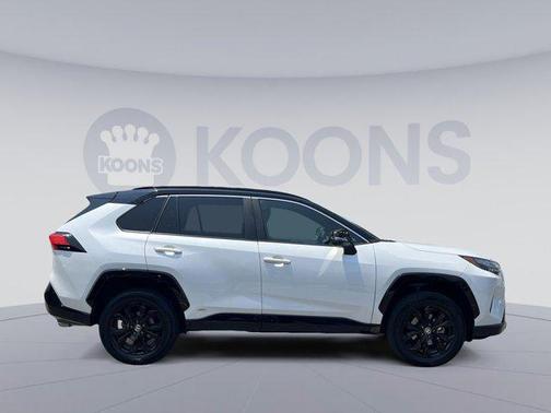 2023 Toyota RAV4 Hybrid SE
