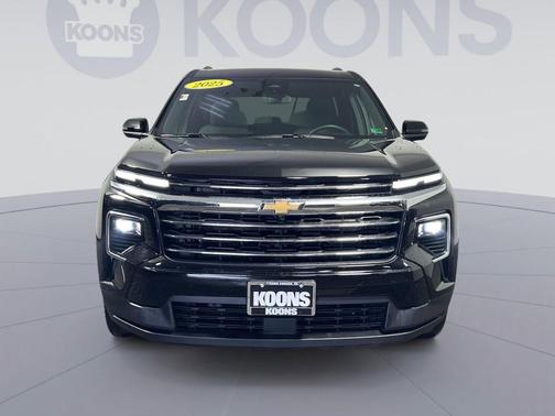 Mosaic Black Metallic 2025 Chevrolet Traverse LT