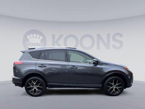 2017 Toyota RAV4 SE