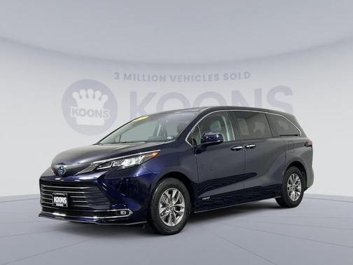 Photo 1 of 27 of 2021 Toyota Sienna XLE