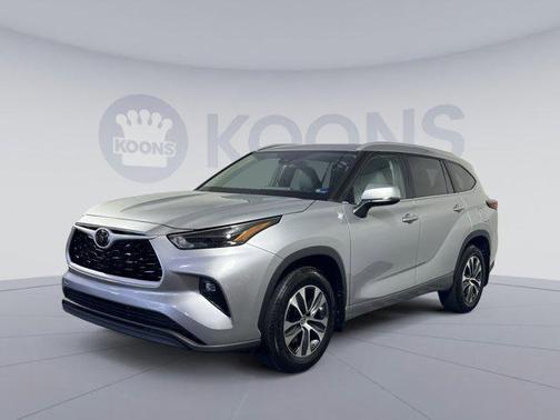 Celestial Silver Metallic 2023 Toyota Highlander XLE