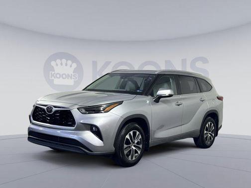 Celestial Silver Metallic 2023 Toyota Highlander XLE