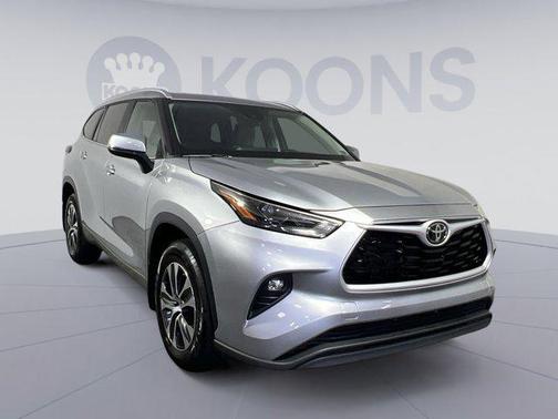 Celestial Silver Metallic 2023 Toyota Highlander XLE