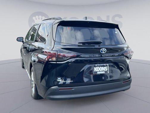 2025 Toyota Sienna XLE 7 Passenger