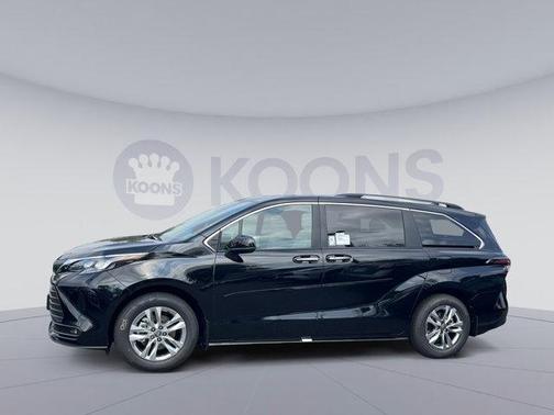 2025 Toyota Sienna XLE 7 Passenger