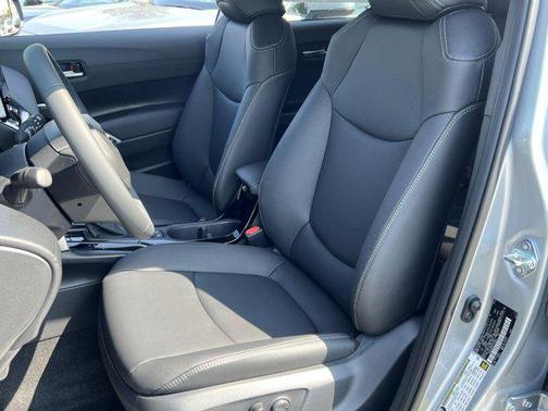 2025 Toyota Corolla Cross XLE