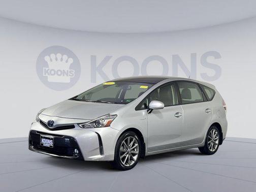 2017 Toyota Prius v Five