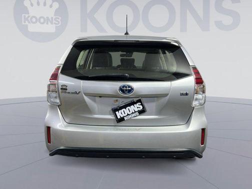 2017 Toyota Prius v Five