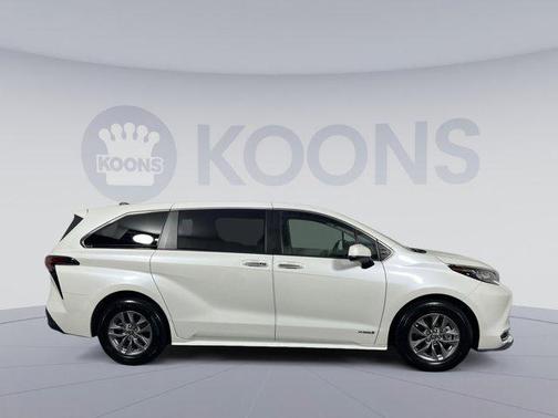2021 Toyota Sienna XLE 7 Passenger