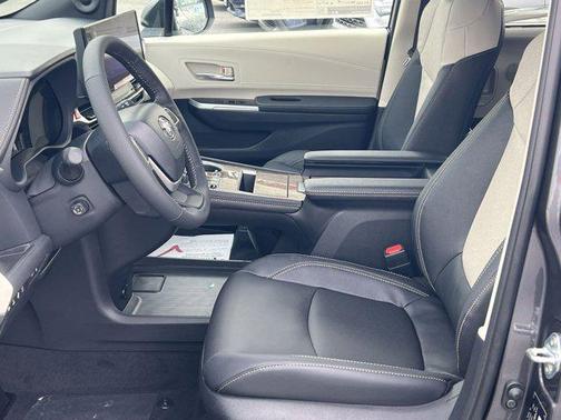 2025 Toyota Sienna Platinum
