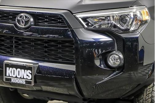 Midnight Black Metallic 2017 Toyota 4Runner SR5