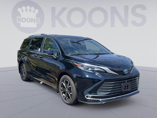 Midnight Black Metallic 2025 Toyota Sienna Platinum