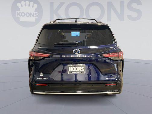 2025 Toyota Sienna Platinum