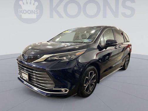 2025 Toyota Sienna Platinum