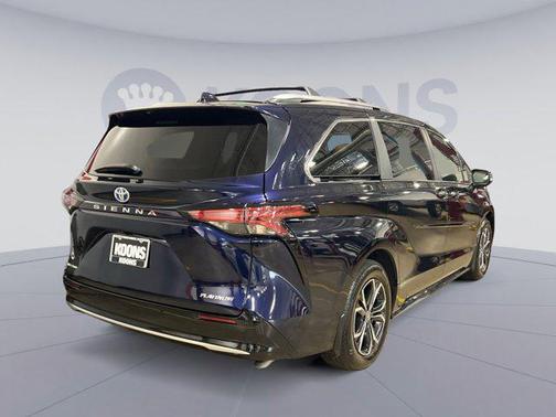 2025 Toyota Sienna Platinum