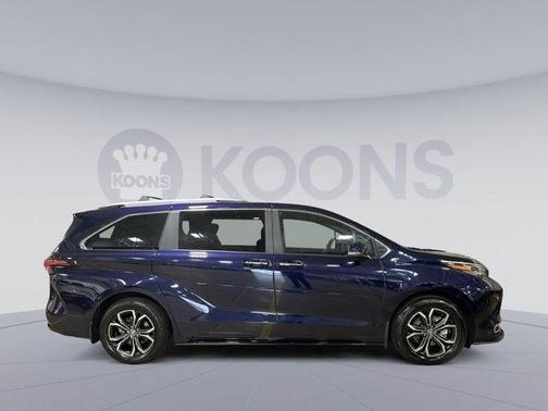 2025 Toyota Sienna Platinum