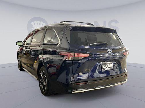 2025 Toyota Sienna Platinum