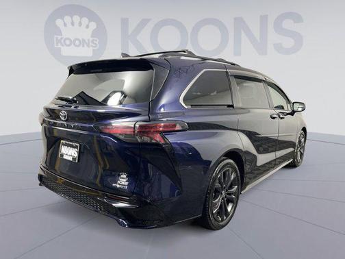 2022 Toyota Sienna XSE 7 Passenger