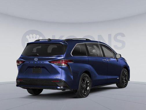 2022 Toyota Sienna XSE 7 Passenger
