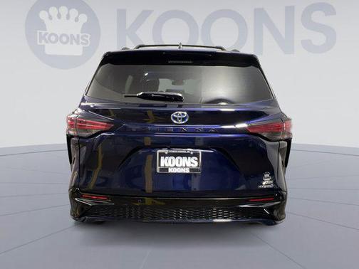 2022 Toyota Sienna XSE 7 Passenger
