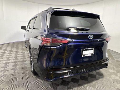 2022 Toyota Sienna XSE 7 Passenger