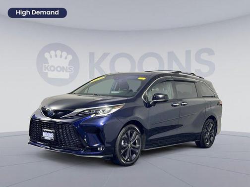2022 Toyota Sienna XSE 7 Passenger