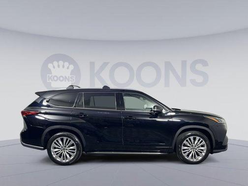2023 Toyota Highlander Hybrid Platinum