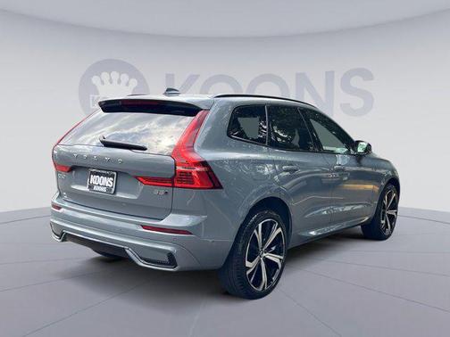 2024 Volvo XC60 B5 Ultimate Dark Theme