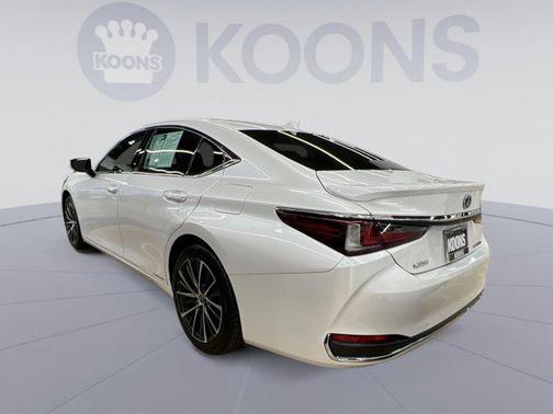 2022 Lexus ES 300h Base