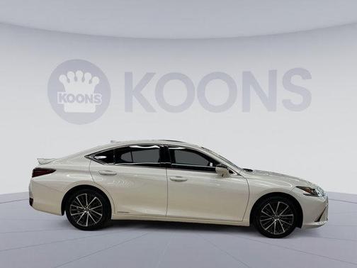 2022 Lexus ES 300h Base