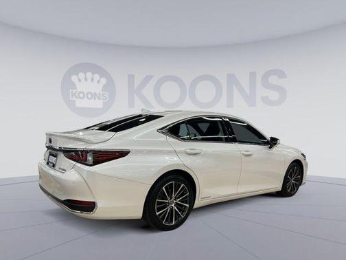 2022 Lexus ES 300h Base