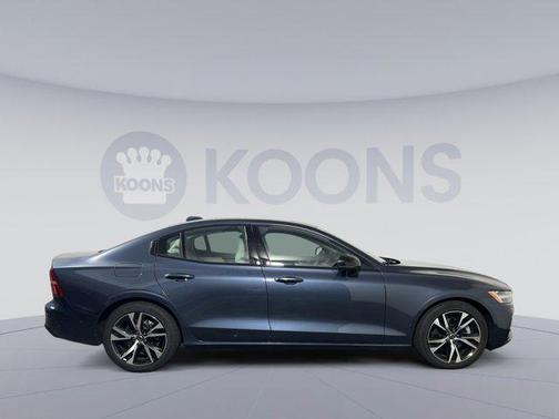 2024 Volvo S60 B5 Plus Dark Theme