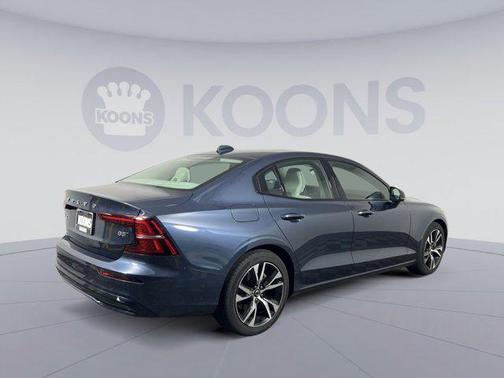 2024 Volvo S60 B5 Plus Dark Theme