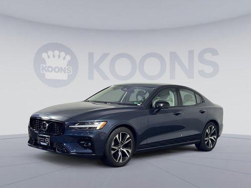 2024 Volvo S60 B5 Plus Dark Theme